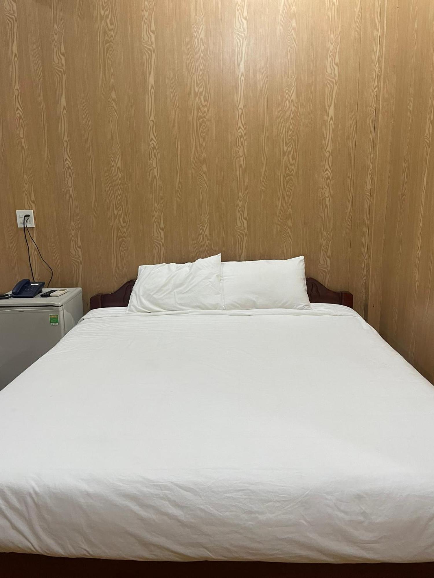Hotel Khach San Huong Xua Hà Tiên Esterno foto