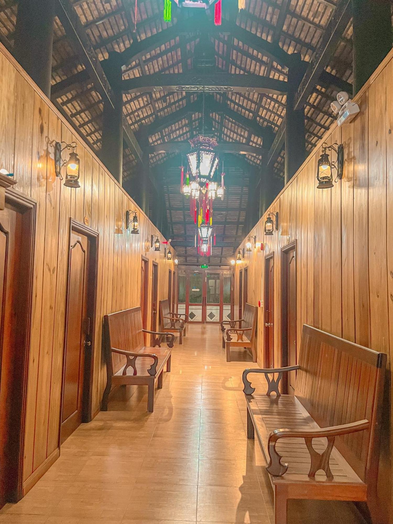 Hotel Khach San Huong Xua Hà Tiên Esterno foto